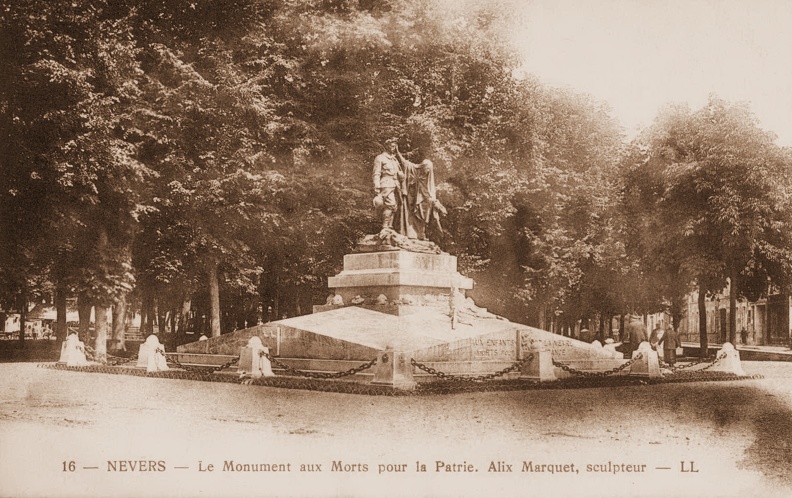 Nevers monument aux morts.jpg