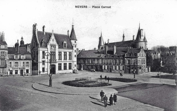 Nevers place Carnot