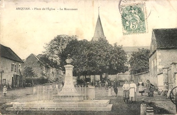 Arquian Place de l'église et monument Jean Carriès