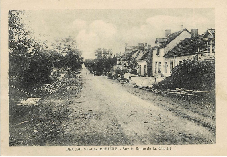Beaumont la Ferrière_Route de La Charité.jpg