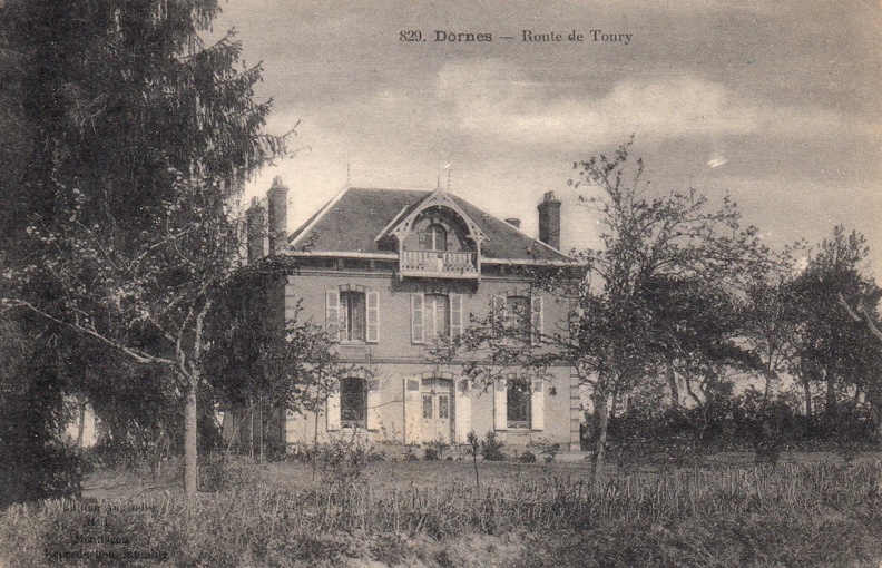 Dornes route de Toury.jpg