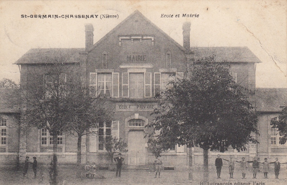 Saint Germain Chassenay école et mairie