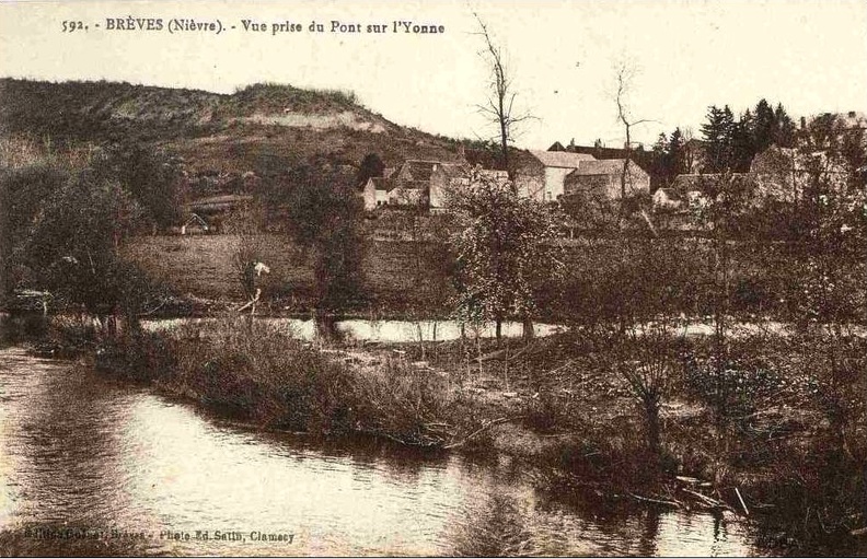 Brèves Vue prise du pont sur l'Yonne
