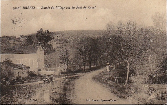 Brèves Entrée du village