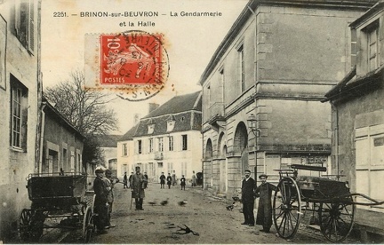 Brinon sur Beuvron Gendarmerie et halle