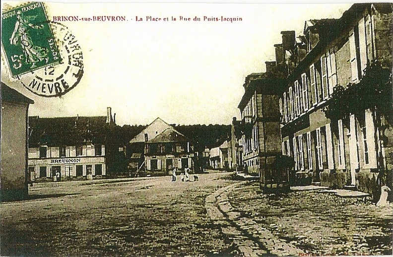 Brinon sur Beuvron_Place et rue du puits Jacquin.jpg