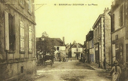 Brinon sur Beuvron Place1