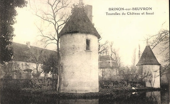 Brinon sur Beuvron Tourelles du château et fossé