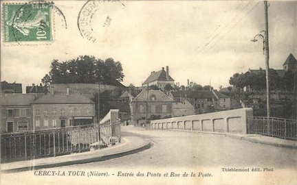 Cercy la Tour Entrée des ponts et rue de la poste