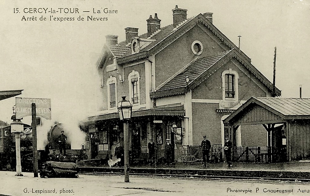 Cercy la Tour Gare arrêt de l'express de Nevers