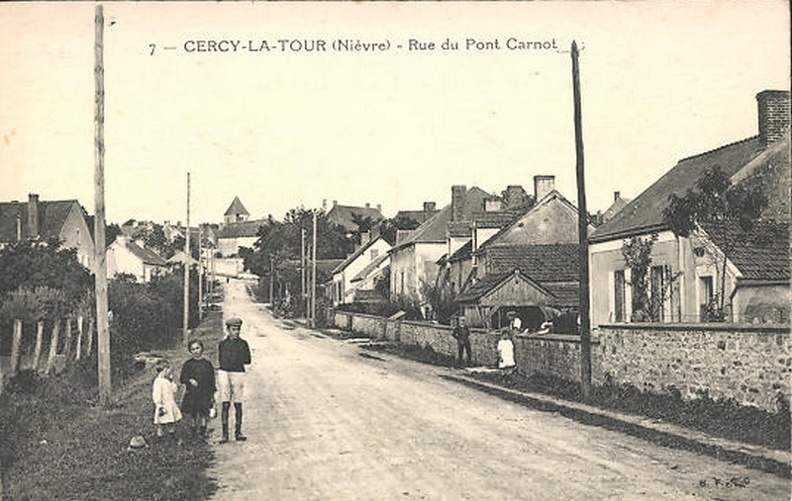 Cercy la Tour_Rue du pont Carnot.jpg