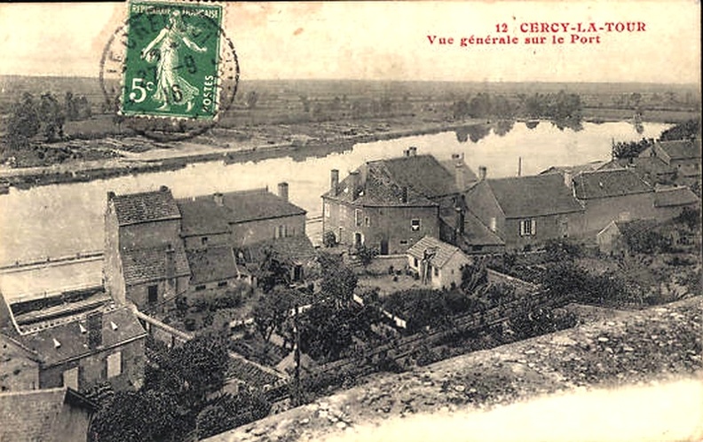 Cercy la Tour Vue générale sur le port