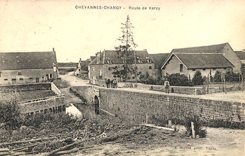 Chevannes Changy_Route de Varzy.jpg