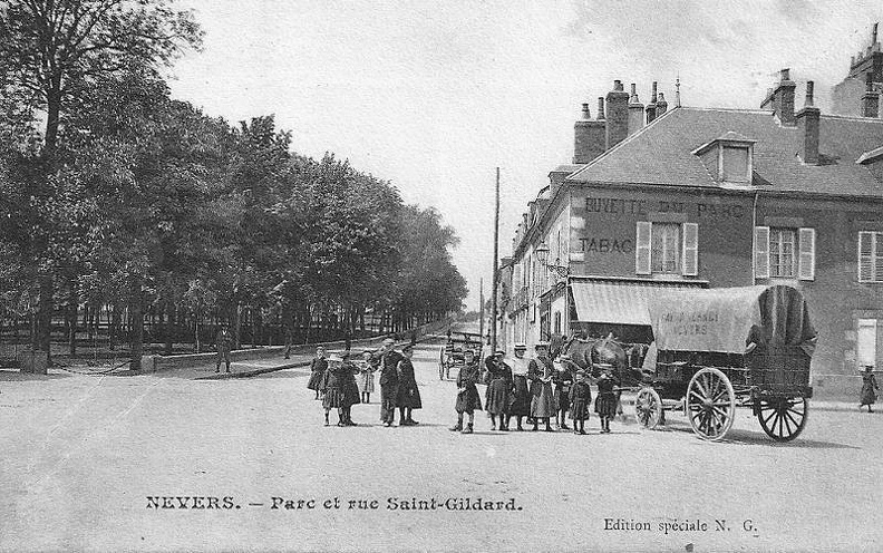 Nevers rue Saint Gildard et coin du Parc.jpg