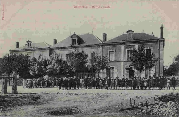 Ouroux en Morvan mairie et école