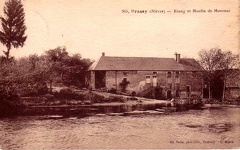 Brassy étang et moulin