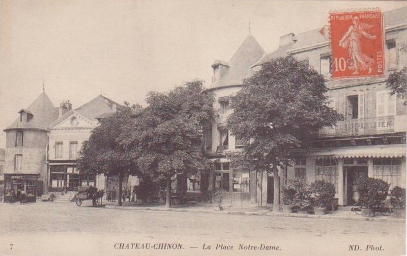 Château-Chinon Place Notre-Dame4