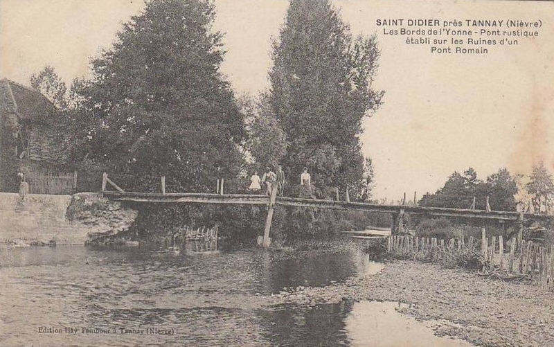 Saint Didier Pont rustique au bord de l'Yonne