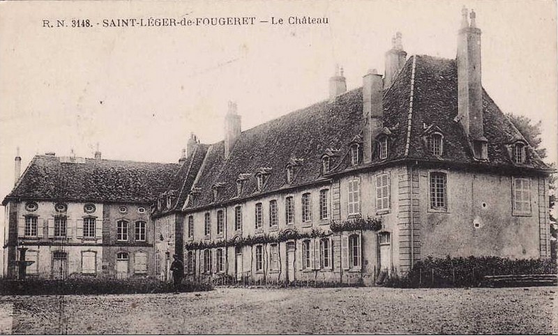 Saint Léger de Fougeret Château