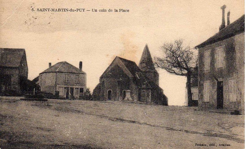 Saint Martin du Puy Coin de la place